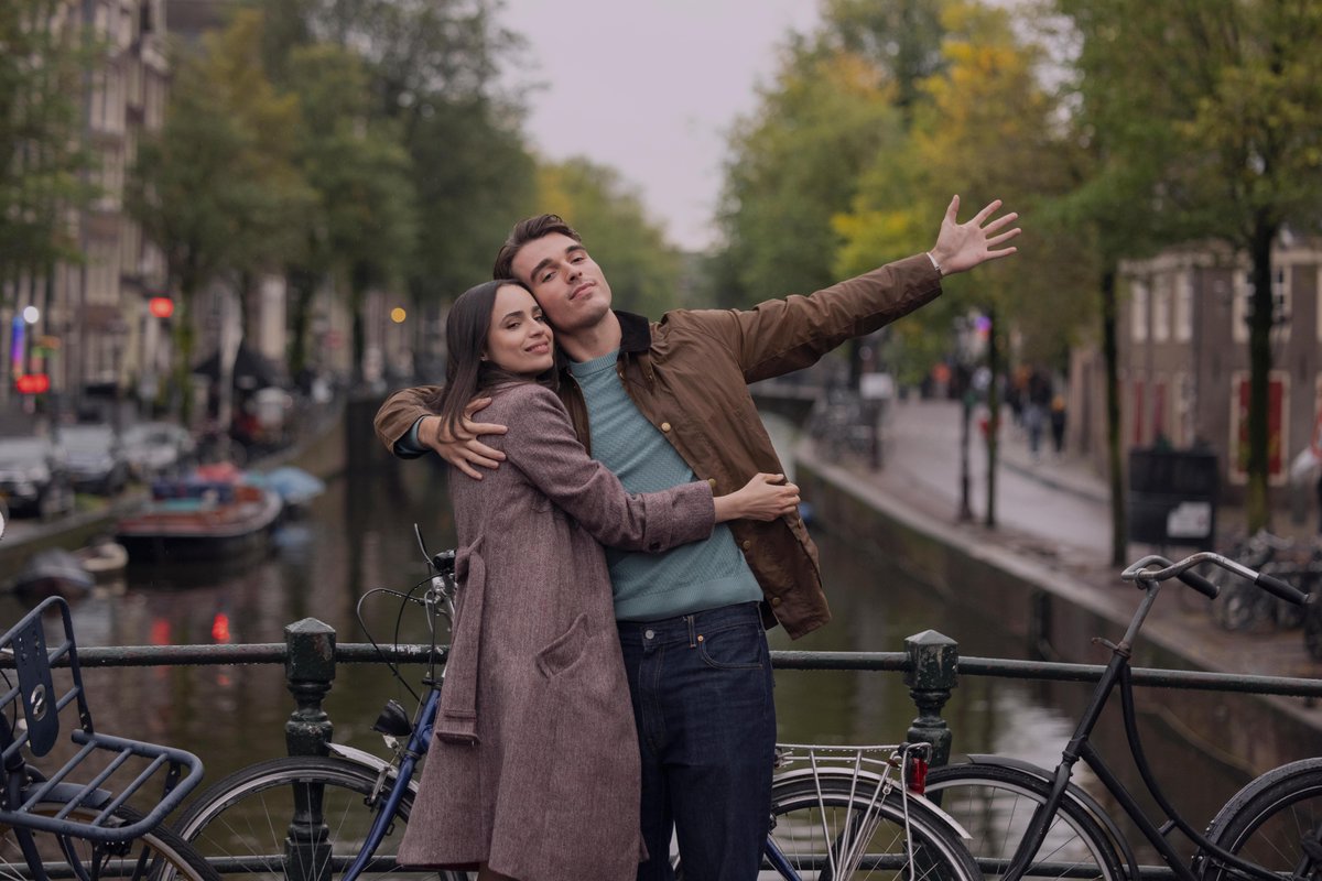 NetflixUK's tweet photo. Sofia Carson and Corey Mylchreest on a European getaway 🫶 https://t.co/BfEK7GGlOS
