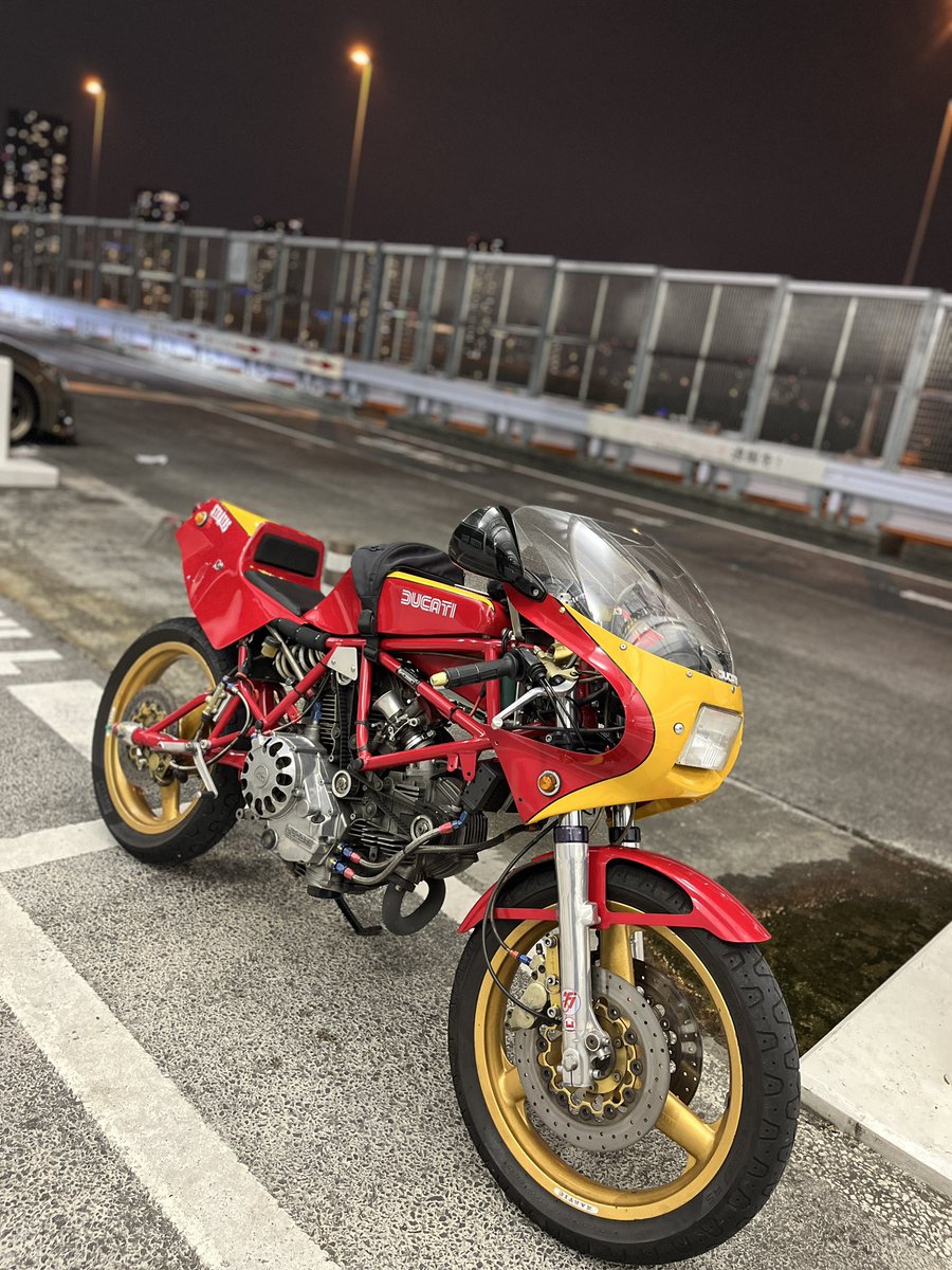 #1mmでもいいなと思ったらRT 
DUCATI 750F1
足付き良いし、軽いから取り回しもいいよ！
初心者や女の子にオススメのバイクです！