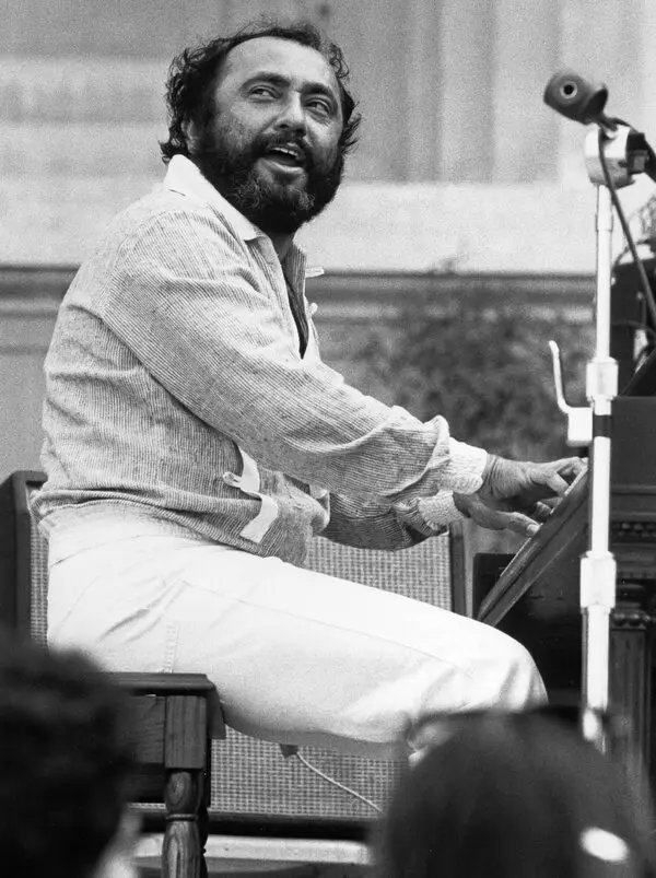 Se fue la leyenda, el maestro absoluto.
El que ha sido fuente de inspiración para tanta gente y que definió en gran parte el sonido de la salsa brava.
Hasta siempre <a href="/EddiePalmieri/">Eddie Palmieri</a>