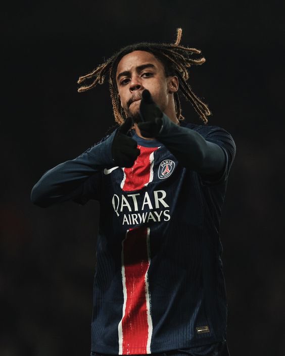 #BallonDor : 𝗣𝗔𝗦 𝗗𝗘 𝗕𝗥𝗔𝗗𝗟𝗘𝗬 𝗕𝗔𝗥𝗖𝗢𝗟𝗔 𝗗𝗔𝗡𝗦 𝗟𝗘 𝗧𝗢𝗣 𝟯𝟬 𝗗𝗨 𝗕𝗔𝗟𝗟𝗢𝗡 𝗗'𝗢𝗥 !

▪️: Choix logique ? 🇫🇷❌