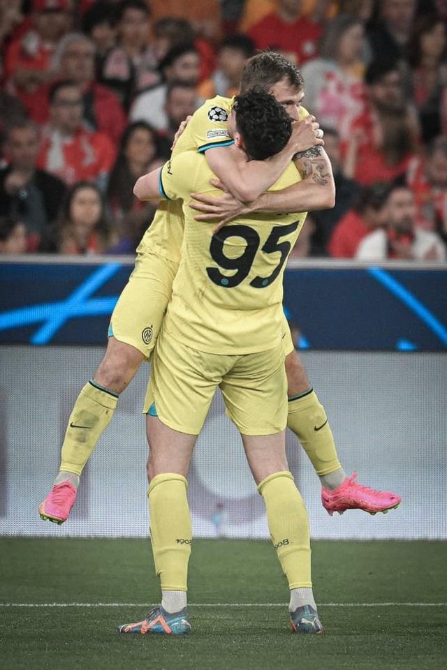 #BallonDor : 𝗡𝗜 𝗕𝗔𝗦𝗧𝗢𝗡𝗜 𝗡𝗜 𝗕𝗔𝗥𝗘𝗟𝗟𝗔 𝗦𝗢𝗡𝗧 𝗡𝗢𝗠𝗠𝗘́𝗦 𝗣𝗢𝗨𝗥 𝗟𝗘 𝗕𝗔𝗟𝗟𝗢𝗡 𝗗'𝗢𝗥 𝟮𝟬𝟮𝟱 !

▪️: Comprenez-vous ce choix ? 🇮🇹❌