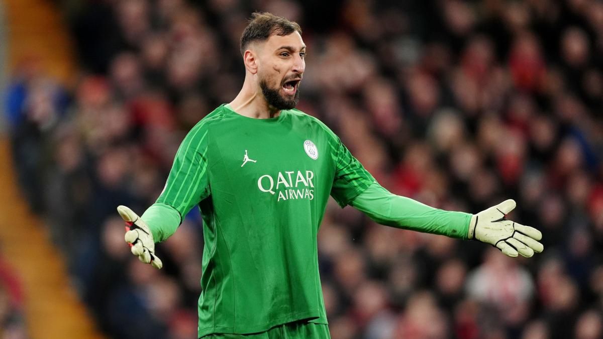 UnitedStandMUFC's tweet image. 🚨 Donnarumma will not be offered a new contract at PSG, he could stay there for one more year, or he could leave now. PSG won't accept anything below €30 million. 
[@JacobsBen, @UnitedStandMUFC] #mufc