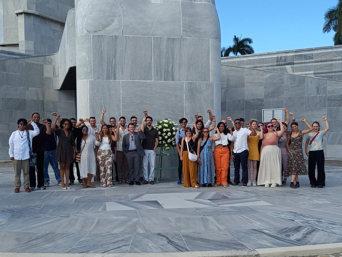 Recibimos a Brigada Juvenil de Solidaridad con Cuba "Viva Fidel". 

Entre ellos, Presidente de FMJD, Movimiento de la Juventud Comunista de Francia enzabezado por su Secretario Nacional, Juventud Comunista Portuguesa , Juv Comunista de España, Colombia, y otros. 

Bienvenidos!