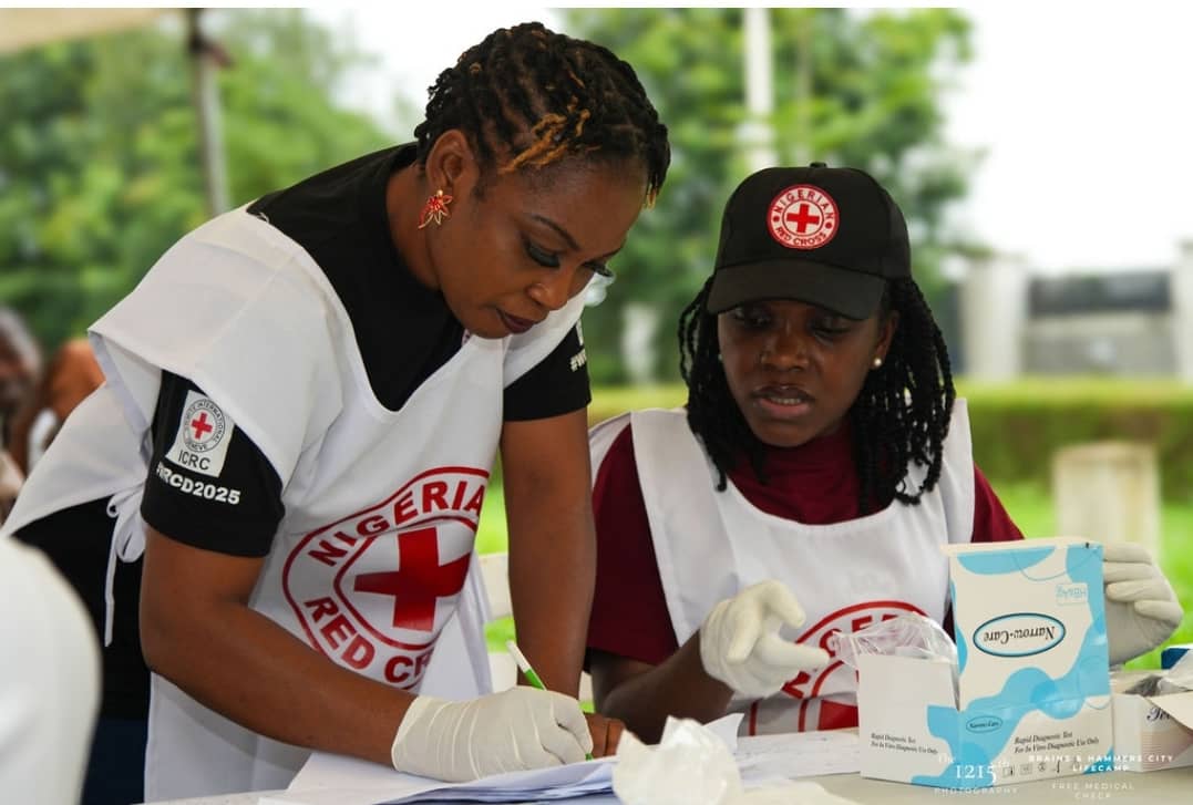RedcrossabjBr's tweet photo. Recently, the NRCS FCT-Abuja Branch, collaborated with @EHAClinics in a medical outreach organised by @brainsandhammer, Life Camp Abuja Nigeria. 

This initiative aimed to improve community health awareness. https://t.co/eOcbTDjU35