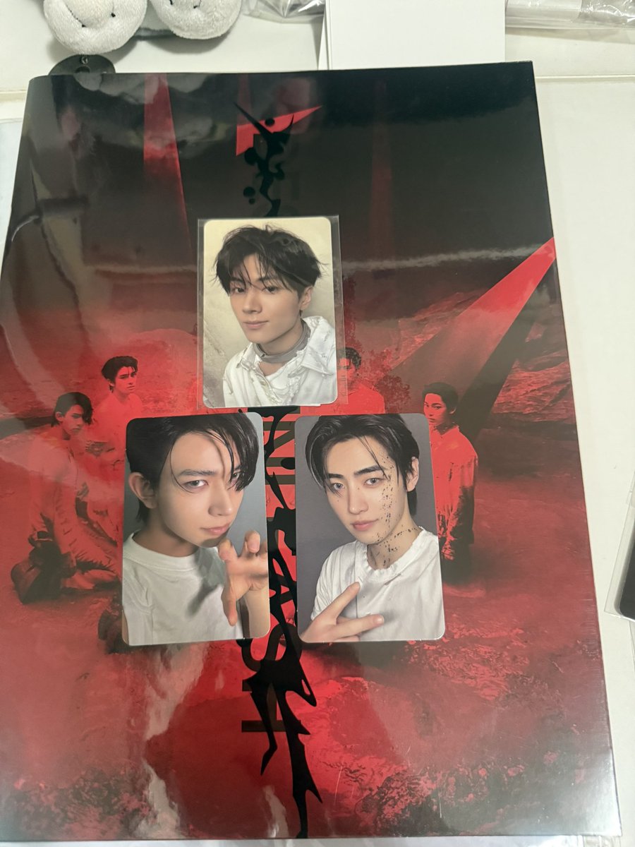 แจกแก้บน บั้ม (แกะแล้วได้การ์ด) + การ์ดเบเนไซน์ สุ่ม 2 คน วันศุกร์ อาจจะ2-3 ทุ่ม
รีโพสใหม่นี้ได้เลยนะคับบบ 🙏🏻💖
ลำดับสุ่มจะได้ของตามนี้
- คนที่ 1 ชุดด้านซ้าย
- คนที่ 2 ชุดด้านขวา

#ตลาดนัดENHYPEN #ENHYPEN