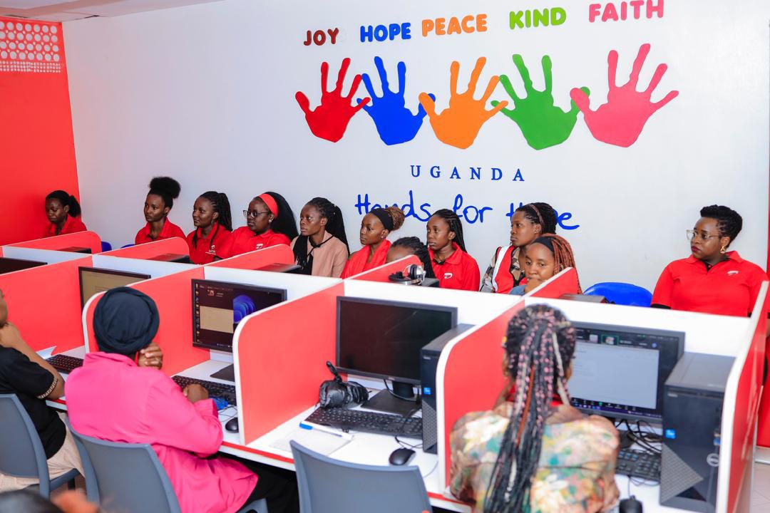 PeterTumusiime9's tweet image. In Sub-Saharan Africa, very few women work in software — just 2–8%. Airtel Uganda wants to change that.
Through #TechforHer, @AirtelAfrica is helping young women gain skills, confidence and opportunities to thrive in tech.
#AirtelCares #DigitalInclusion