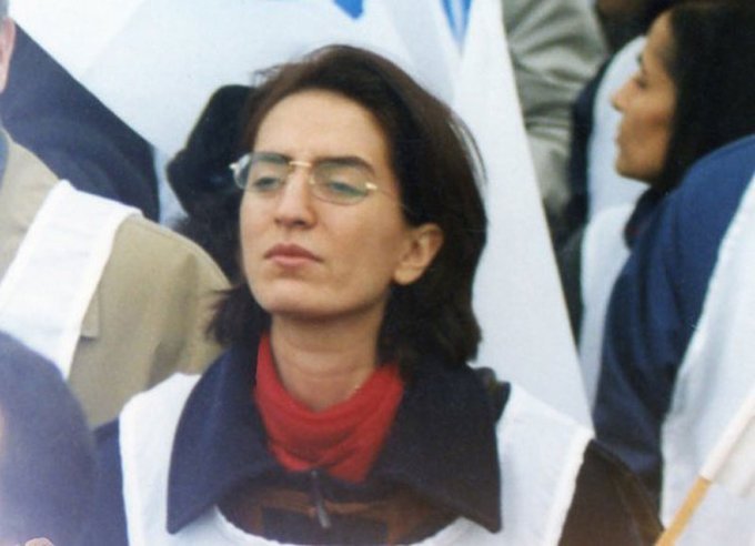 🟣Emek, barış, demokrasi ve kadın mücadelesinin öncülerinden, KESK kurucu üyesi, 1998-2002 dönemi KESK Genel Sekreteri Sevil Figen Erol'u aramızdan ayrılışının 17. yılında saygı ve özlemle anıyoruz. Mücadelesi yolumuzu aydınlatmaya devam ediyor.