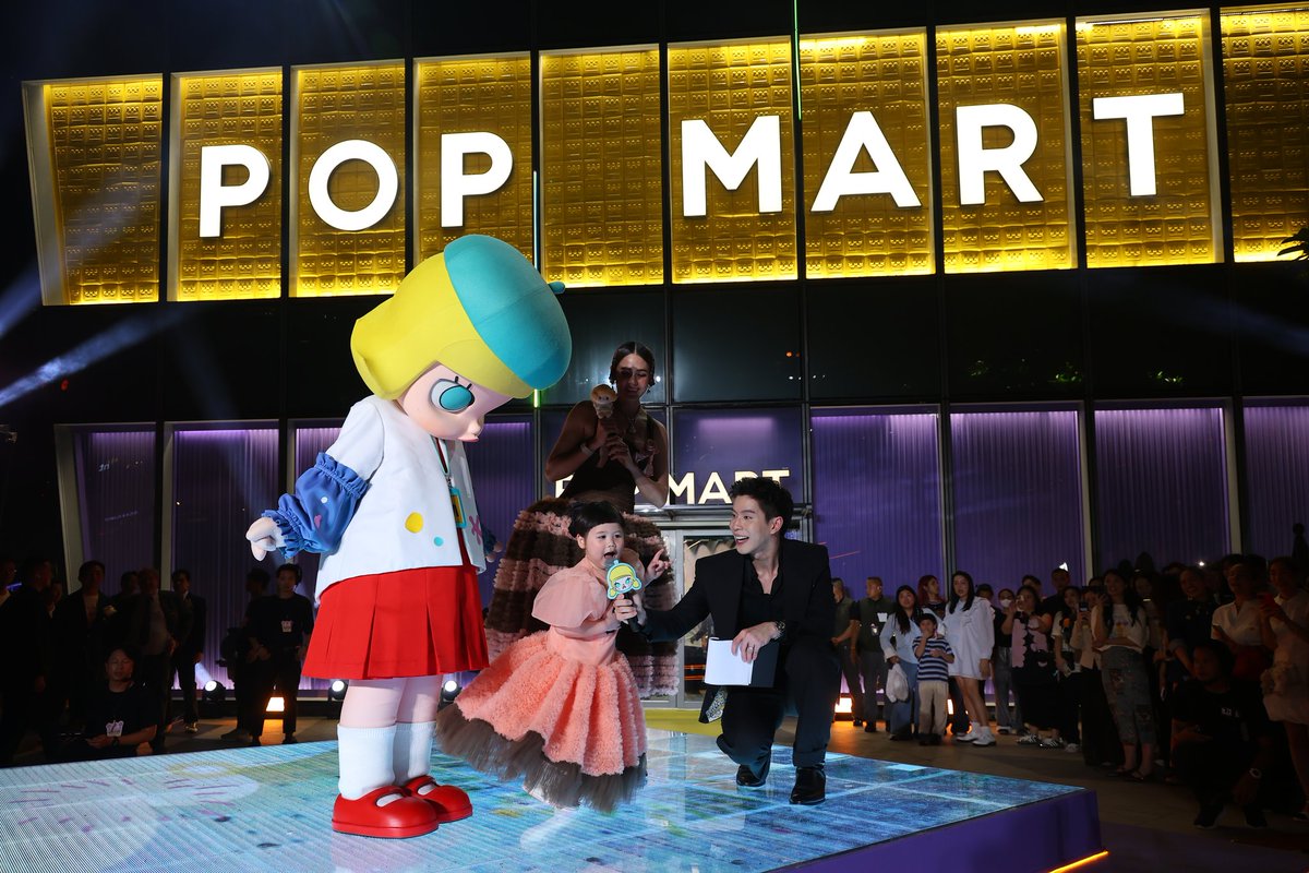 Hello_asian's tweet image. POP MART เปิดตัว Global Landmark Store แห่งแรกในไทย! ริมแม่น้ำเจ้าพระยา ณ ชั้น 7 ICONSIAM
#POPMART #POPMARTThailand #GlobalLandmarkStore 
#TheCrownOfRiver #SAWASDEEICONSIAM #Bestination

facebook.com/share/p/1F166F…

POP MART THAILAND ภายใต้การบริหารจัดการโดย POP MART INTERNATIONAL…