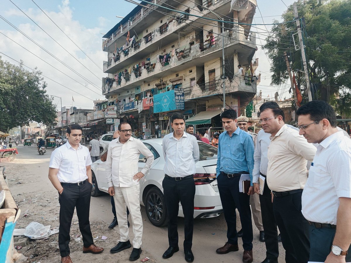 🚮 Work Seriously to Make Gurugram Clean: Divisional Commissioner Sh. Ramesh Chander Bidhan

In a sanitation review meeting today at the Mini Secretariat, Divisional Commissioner Sh. Ramesh Chander Bidhan urged officials to step up efforts to maintain cleanliness in Gurugram.