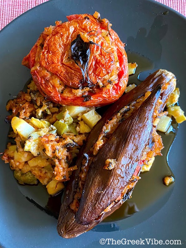TheGreekVibe's tweet image. Want to eat like a #Greek? Start with this great #cookbook for beginners bit.ly/3lc9skK
