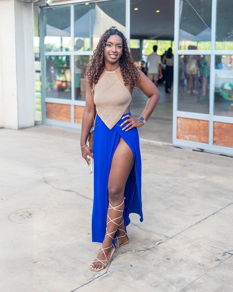 EEEmpire's tweet image. She pulled up, got her plate, and stole the frame 🍗📸
Barbahol 2025 gave vibes and flavor.
The full gallery’s now live: eeempire.com/galleries/barb…
#Barbahol2025 #BBQFestival #CoolerVibes