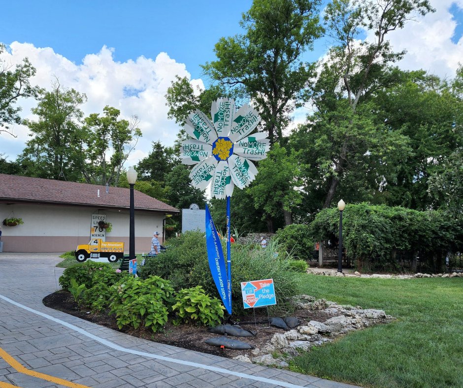 Today marks the start of the 2025 Missouri State Fair! "Step On In" and pay us a visit in the Highway Gardens, pick up a BRAND NEW MO State Map, and say hello to some of the wonderful folks that make up MoDOT. 🎡🛣️ (P.S. We've got air conditioning) 🆒
#MissouriStateFair #StepOnIn