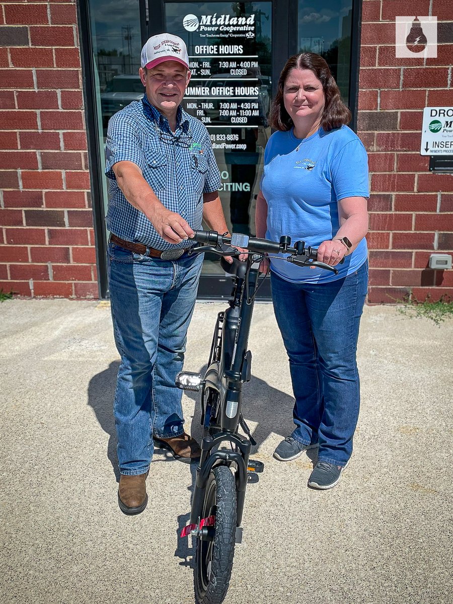 ⚡Congratulations to our electric bike winners!🚲

Adam, Laura, Vaughn, and Abram Daniel from Ames; Edna Kirsch from Bode; Patricia Rathmacher from Iowa Falls; and Todd and Roxanne Muir from Jefferson.

#MidlandPower #MemberAppreciation #PedalPowered #GrandPrizeWinner