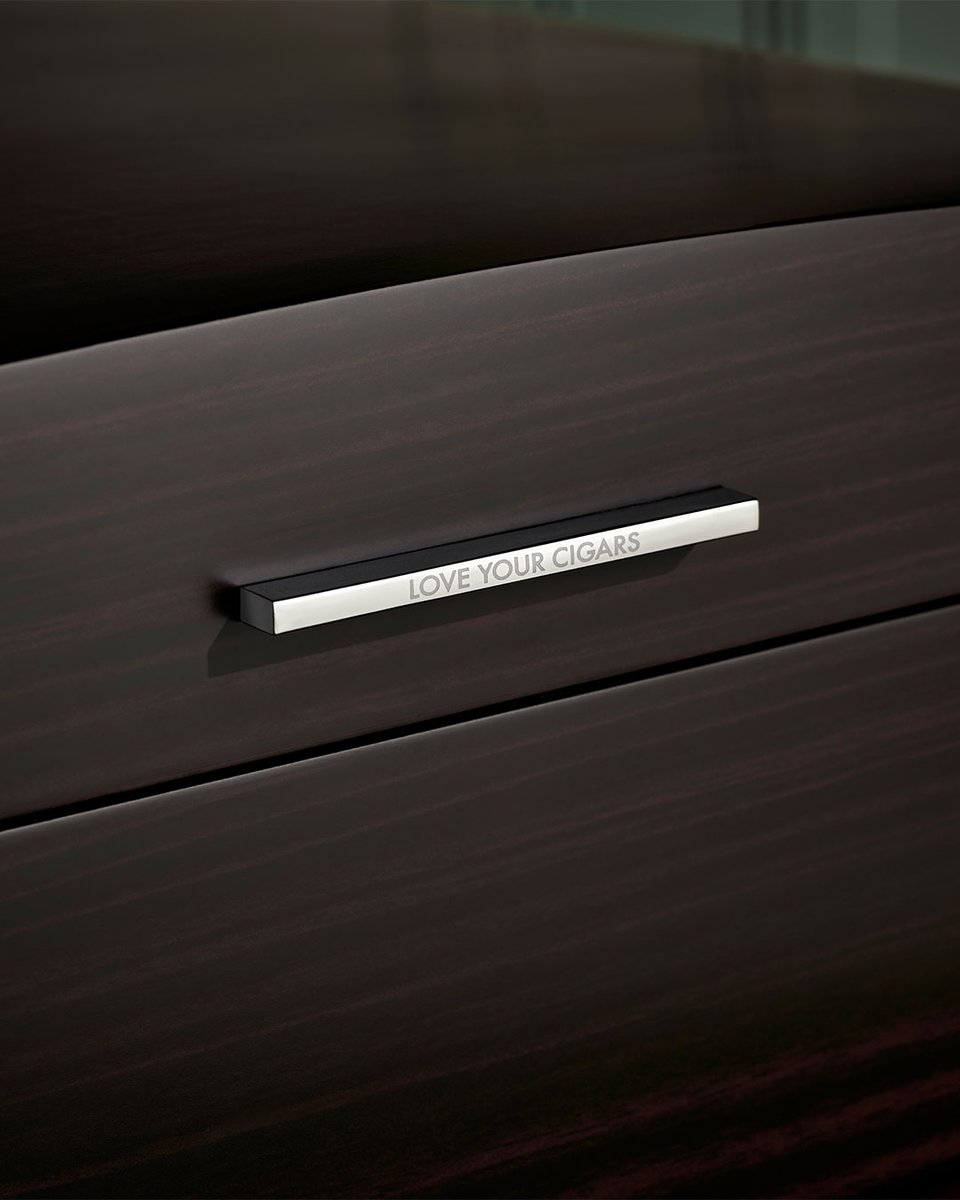 BovedaInc's tweet image. Elevate your cigar game with the Boveda Humidor! 🤩 Easy storage for your cigars. Order now via the link in bio ⏫ #CigarLifestyle #DesktopHumidor #HumidityControl #CigarAficionado #CigarAccessories #LuxuryCigars #CigarCommunity #Boveda #BovedaHumidor #LoveYourCigars