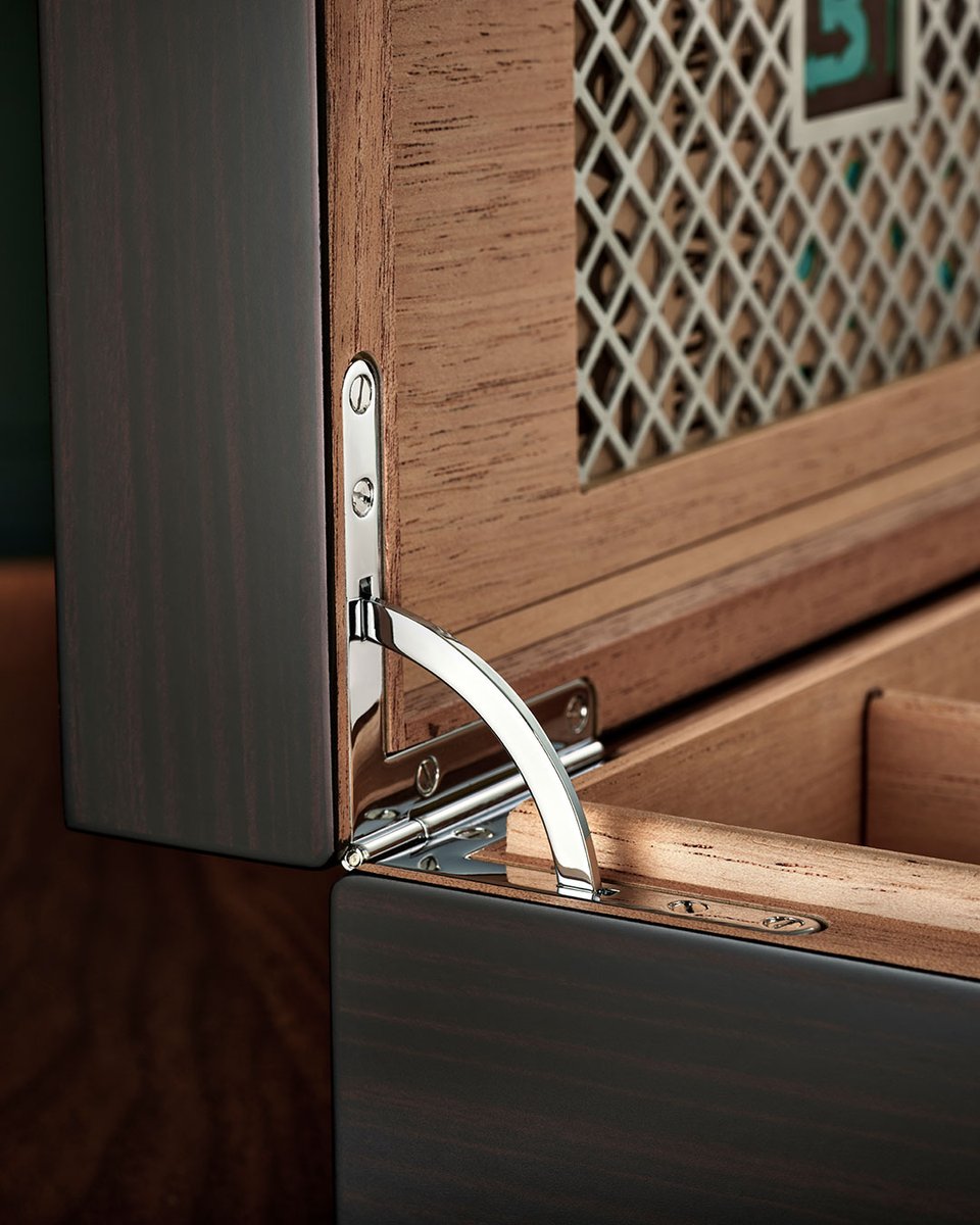 BovedaInc's tweet image. Elevate your cigar game with the Boveda Humidor! 🤩 Easy storage for your cigars. Order now via the link in bio ⏫ #CigarLifestyle #DesktopHumidor #HumidityControl #CigarAficionado #CigarAccessories #LuxuryCigars #CigarCommunity #Boveda #BovedaHumidor #LoveYourCigars