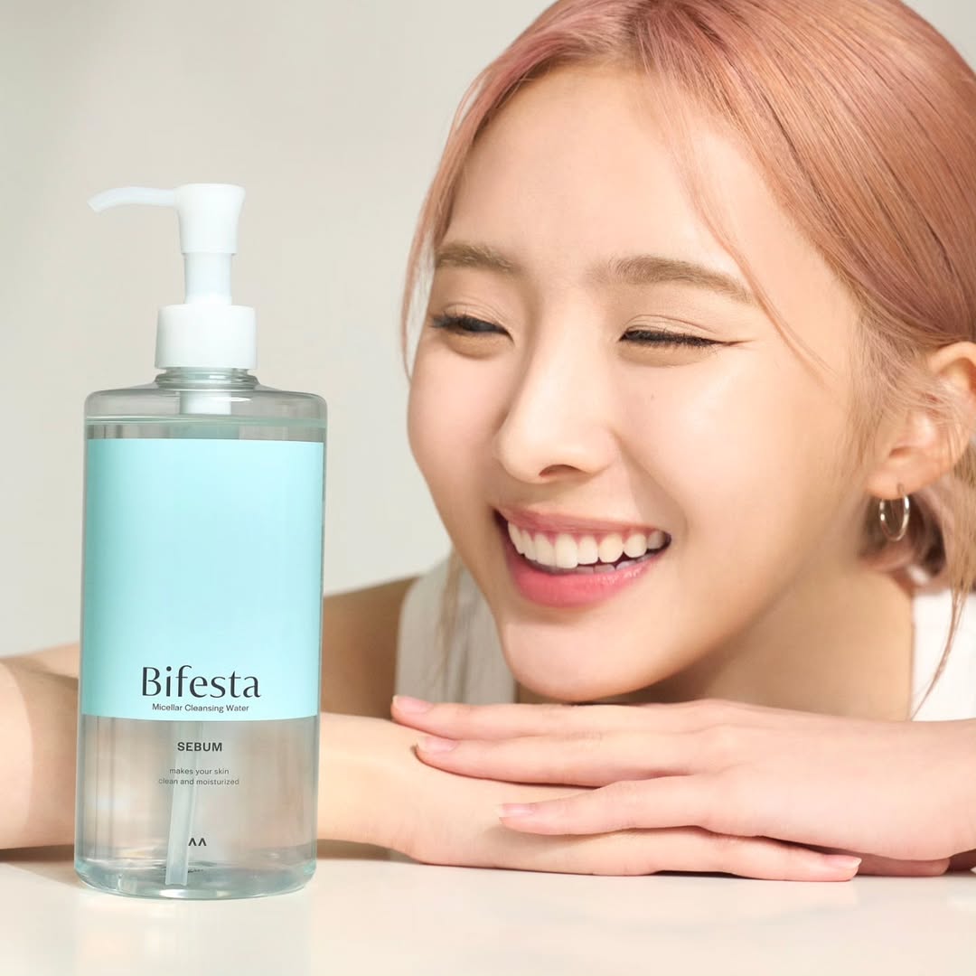 Sundhya13's tweet photo. ไอเทมซีเคร็ต ตัวช่วยผิวสวยสะอาดใส ของ #เนเน่ Bifesta Micellar Cleansing Water ✨ 
คลีนซิ่งสูตรน้ำ มี Double Micellar ผสม Hyaluronate ให้ความชุ่มชื่น ล้างเมคอัพได้สะอาดหมดจดในขั้นตอนเดียว 

#Bifesta 
#เนเน่พรนับพัน
#NeneXBifesta
#BAZAARThailand https://t.co/poBGICAEzR
