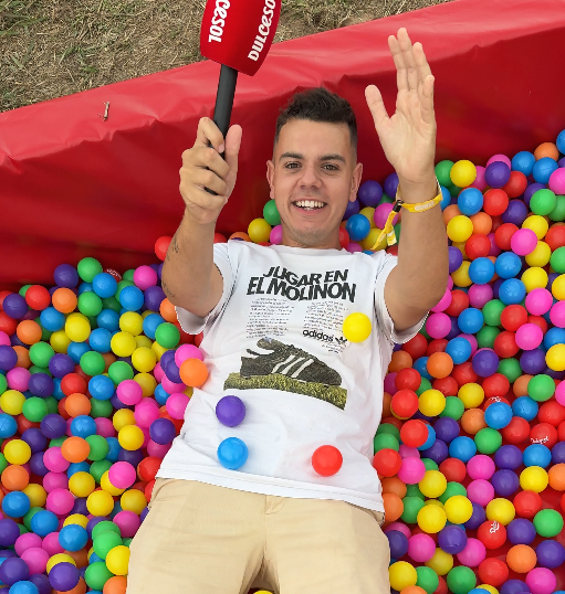 vickyfoods's tweet photo. 🎉 ¡La Van de Dulcesol aparcó en el Arenal Sound para compartir momentos y diversión! 🎶 📸 Retos, juegos, contenido en directo y risas… Todo dentro del marco de nuestra campaña #NoPanNoFun, con la que demostramos que el pan también es protagonista de los mejores planes. https://t.co/EISnYRd9r1
