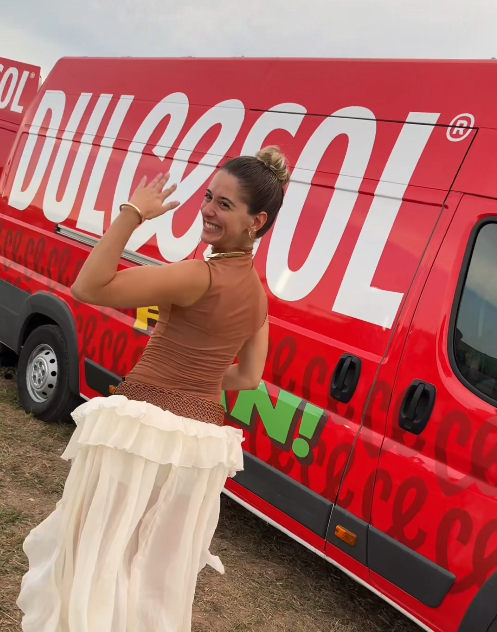 vickyfoods's tweet photo. 🎉 ¡La Van de Dulcesol aparcó en el Arenal Sound para compartir momentos y diversión! 🎶 📸 Retos, juegos, contenido en directo y risas… Todo dentro del marco de nuestra campaña #NoPanNoFun, con la que demostramos que el pan también es protagonista de los mejores planes. https://t.co/EISnYRd9r1