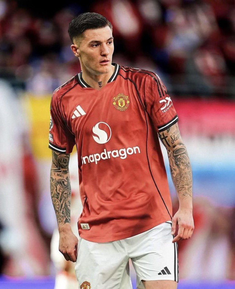 🚨💣 | BREAKING:

Manchester United strike agreement in principle with RB Leipzig to sign Benjamin Sesko for £66.4M + £7.4M (£73.8M total). Medical follows.

[<a href="/David_Ornstein/">David Ornstein</a>]