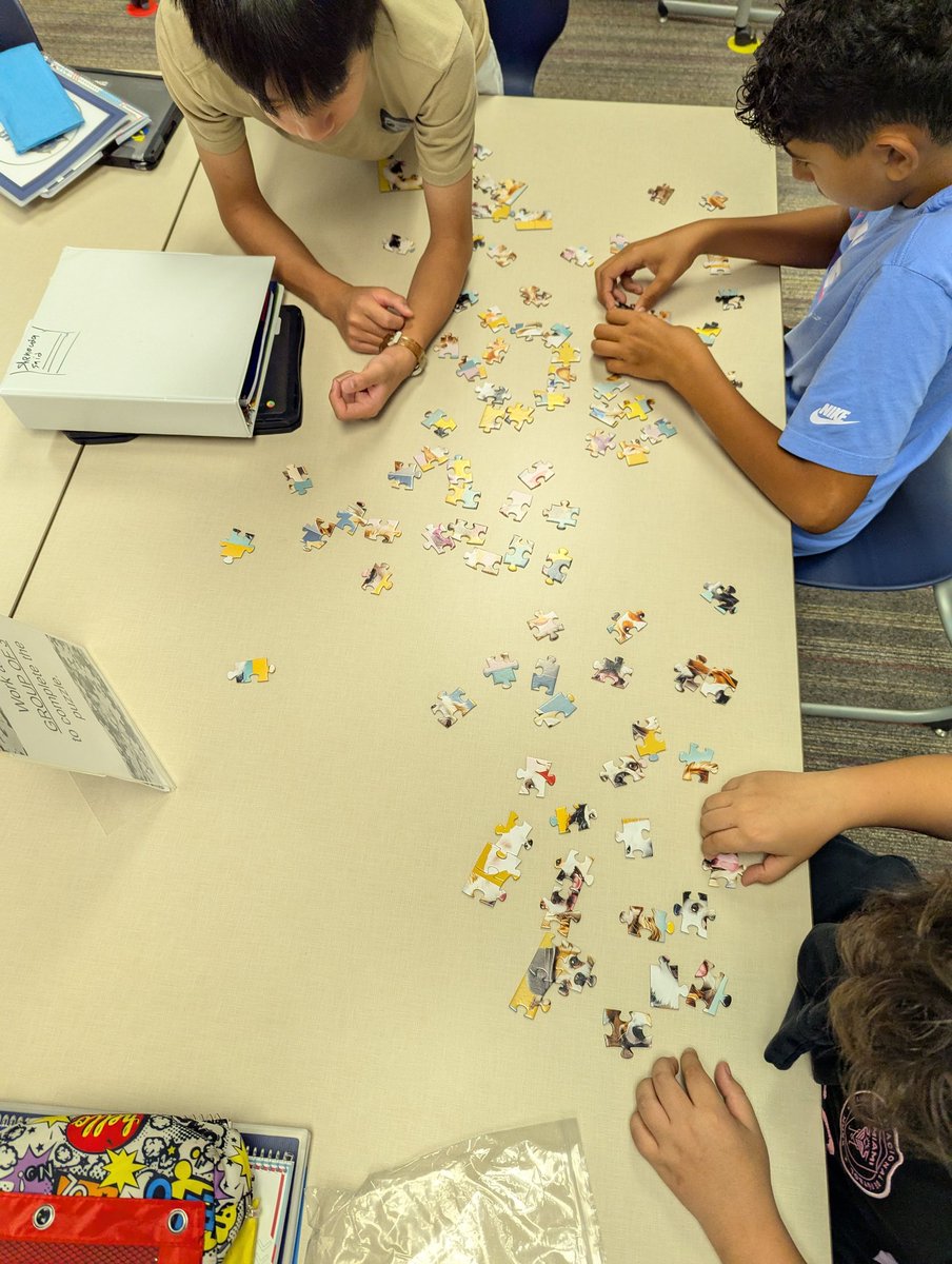 CarmelHSRhodes's tweet image. Great start to the second day! New class for the students - and me! Love the sense of community we are already starting to build! @Creekside_CCS #secondfirstday