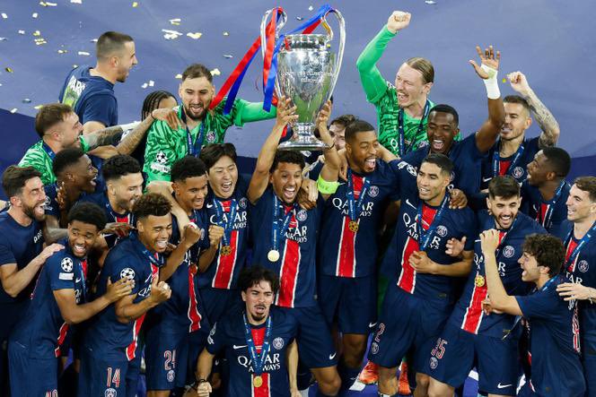 MediaParisien's tweet photo. 𝗨𝗡 𝗣𝗦𝗚 𝗟𝗘́𝗚𝗘𝗡𝗗𝗔𝗜𝗥𝗘  !!!! ❤️💙

9 joueurs nommés au Ballon d’Or pour un club vainqueur de la Ligue des Champions !!!! 

𝗖𝗘 𝗡’𝗘́𝗧𝗔𝗜𝗧 𝗝𝗔𝗠𝗔𝗜𝗦 𝗔𝗥𝗥𝗜𝗩𝗘́ 𝗗𝗔𝗡𝗦 𝗟’𝗛𝗜𝗦𝗧𝗢𝗜𝗥𝗘. 🥵

ON L’A FAIT ! C’EST NOUS LE GRAND PARIS ! 🔴🔵 https://t.co/vSocSz7nrB
