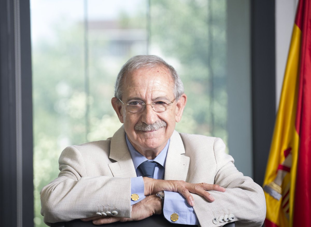 Asociación🇪🇦Agentes Medioambientales (@aeafma) on Twitter photo El fiscal jefe de Medio Ambiente, Antonio Vercher,se jubila.
Agradecemos su voluntad y empeño demostrado, especialmente en la creación de la Unidad Adscrita de #AgentesMedioambientales.
Confiamos esté a la altura quien de <a href="/fiscal_es/">Fiscalía General</a> le releve.
🗞️<a href="/EFEverde/">EFEverde</a>
efeverde.com/el-fiscal-jefe… El fiscal jefe de Medio Ambiente, Antonio Vercher,se jubila.
Agradecemos su voluntad y empeño demostrado, especialmente en la creación de la Unidad Adscrita de #AgentesMedioambientales.
Confiamos esté a la altura quien de <a href="/fiscal_es/">Fiscalía General</a> le releve.
🗞️<a href="/EFEverde/">EFEverde</a>
efeverde.com/el-fiscal-jefe…