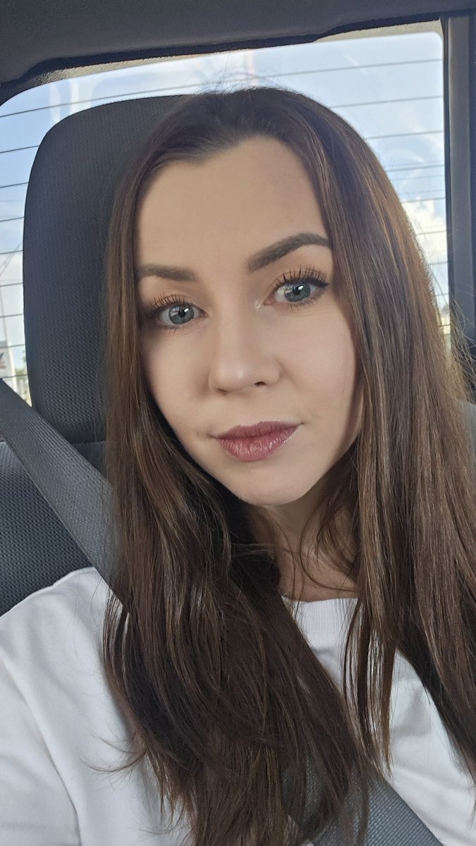 I totally forgot what Florida humidity does to my hair. 💀 OMW to my first shoot with <a href="/DrGrelka/">Inflation Laboratory</a>   #inflation #balloons #mouthfetish