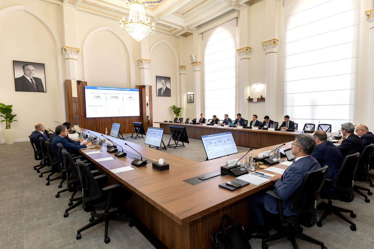 🇦🇿🇰🇿🇬🇪 A trilateral meeting was held between Rovshan Rustamov Chairman of ADY, an <a href="/AzconHolding/">AZCON Holding</a> company, Lasha Abashidze, General Director of Georgian Railway, and Talgat Aldybergenov, Chairman of Kazakhstan Railways.

🔗 More: bit.ly/middlecorridor…

#Azerbaijan #Kazakhstan