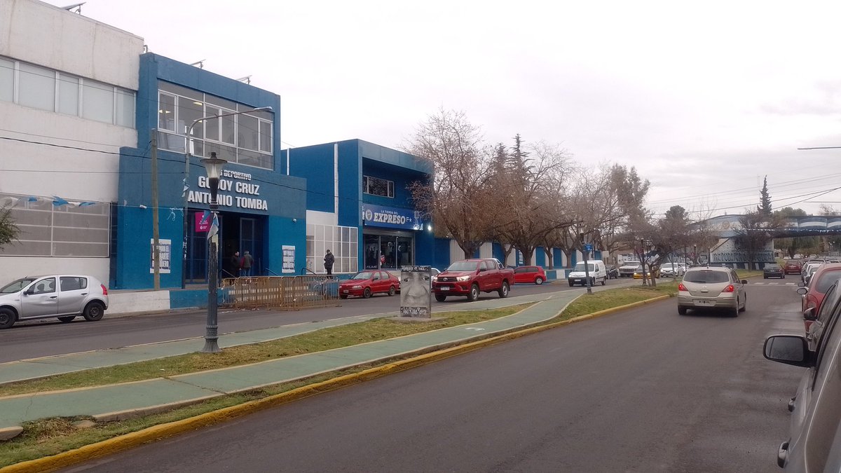 AlbertoRaimundi's tweet image. EL MIG Y REVOLUCION 98.9, LOS UNICOS QUE TRANSMITIMOS A GIMNASIA DESDE EL LUGAR DE LOS HECHOS, MAS ALLA DE LA GENERAL PAZ, A PURO HUEVO, PULMON Y CORAZON TRIPERO 🤍💙🤍