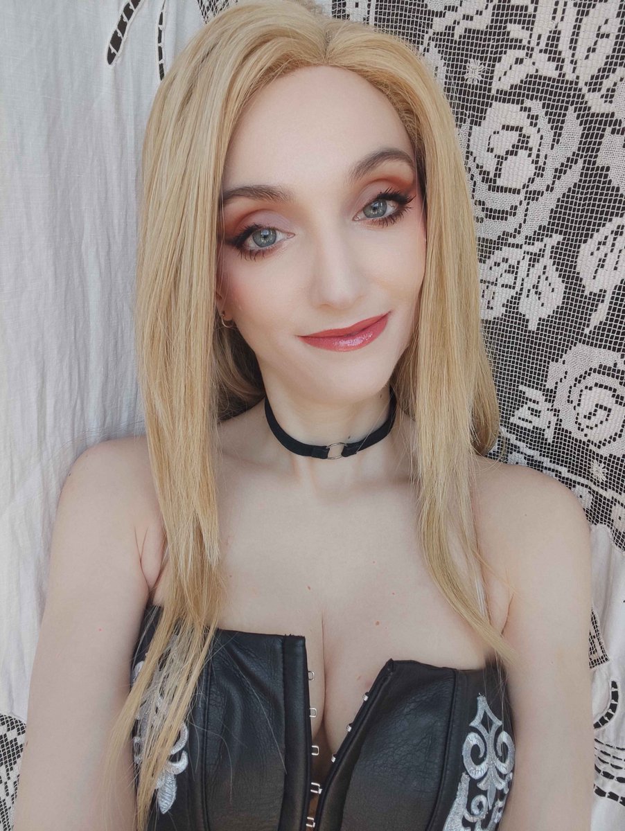 SakiCroft's tweet photo. https://t.co/nUpcVUtRg4  
ORA/ NOW LIVE TWITCH! DEVIL MAY CRY 5 - CONTINUA! 😈| NEW SHURE PROFESSIONAL MICROPHONE - [❤️ TRISH COSPLAY🔥] #devilmaycry #devilmaycrycosplay #DevilMayCryNetflix #dmc #cosplay #rehbfun #sakicroft #cosplayer #trishcosplay #trishdevilmaycry https://t.co/cLqagJfXPx