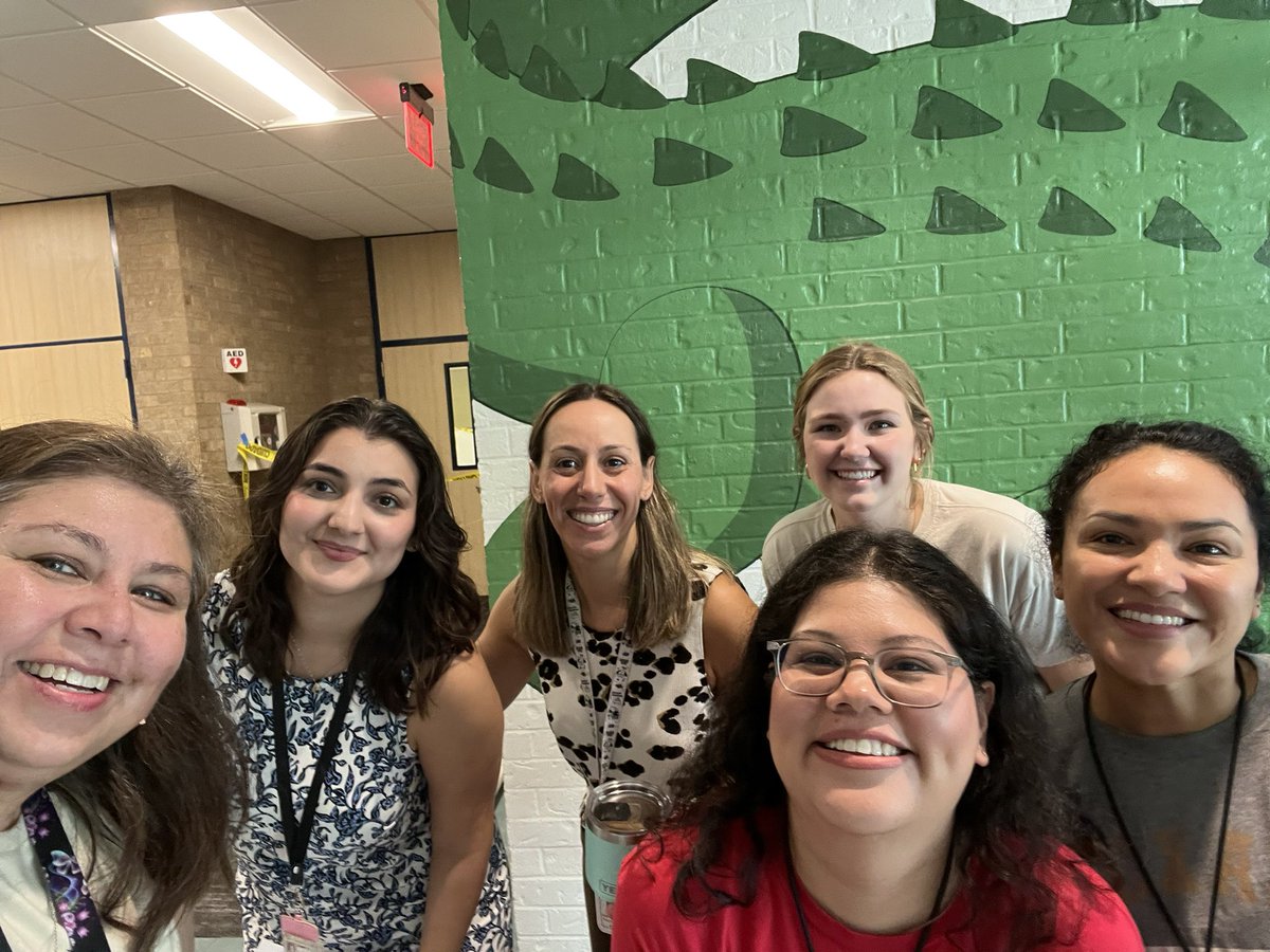 jlynnsmile1975's tweet image. Super excited for the new year!! We can’t wait to see you here at Cook🐸