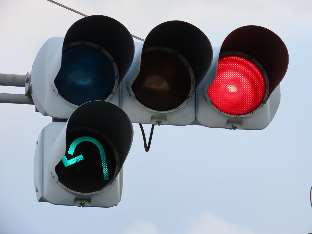 #信号機 
え…？まって嘘だろ…

信じたくはなかった…なかったんだけど