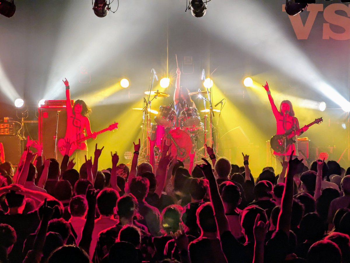 ShonenKnife_少年ナイフ (@shonenknife_mgr) on Twitter photo ザ50回転ズ <a href="/50Kaitenz/">The50kaitenzofficial</a>主催2マンイベント「Versus! Versus! Versus! 2025」東京・リキッドルーム、無事終了!
少年ナイフのステージを盛り上げていただいた皆さん、ザ50回転ズの皆さん、スタッフの皆さん、ありがとうございました! ザ50回転ズ <a href="/50Kaitenz/">The50kaitenzofficial</a>主催2マンイベント「Versus! Versus! Versus! 2025」東京・リキッドルーム、無事終了!
少年ナイフのステージを盛り上げていただいた皆さん、ザ50回転ズの皆さん、スタッフの皆さん、ありがとうございました!
