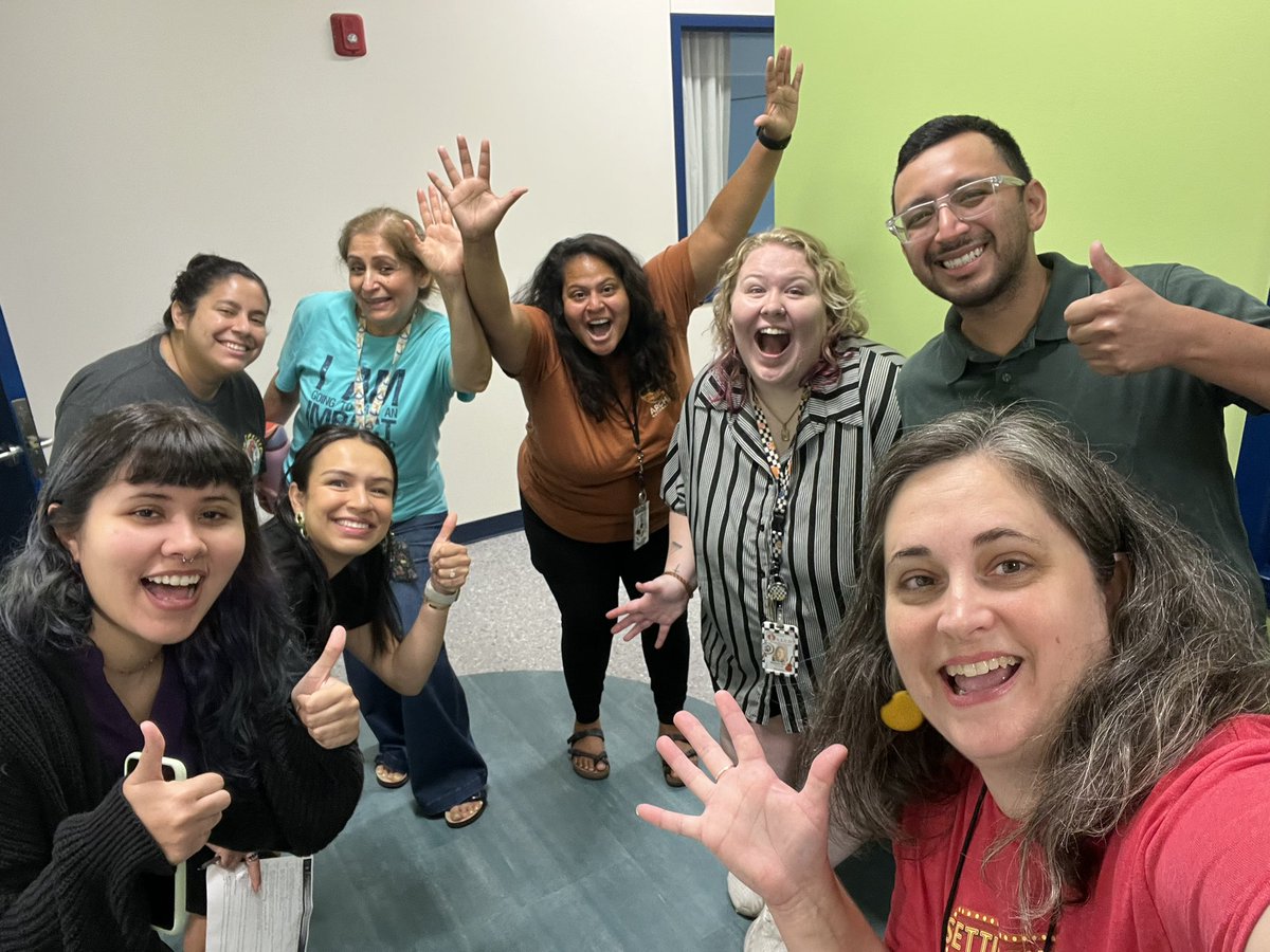 MrsRomero_Cook's tweet image. Great first day back, having time to explore our new school and setting the stage for the year! @cookcrocs #HappyTeachers @Cook_Principal
