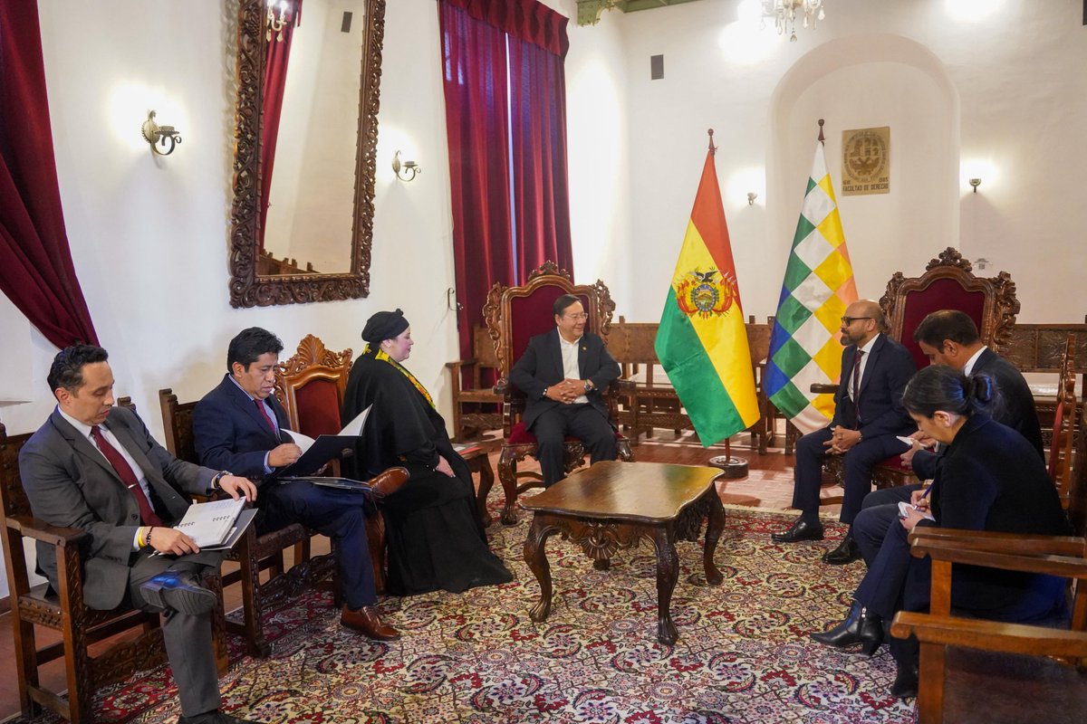IndiainBolivia's tweet photo. La Delegación de la India, encabezada por el Dr. K. M. Praphullachandra Sharma @drkmpsharma, Director General (Sudamérica) del Ministerio de relaciones exteriores @MEAIndia,  visitó al Honorable Presidente de Bolivia, S.E. Luis Alberto Arce Catacora @LuchoXBolivia y le transmitió cálidos saludos a nombre de la Presidente de la India @rashtrapatibhvn, y el Primer Ministro de la India @PMOIndia y el pueblo de la India con motivo de la celebración del Bicentenario de Bolivia. Expresó el apoyo de la India para trabajar en las prioridades de desarrollo de Bolivia.
———-
Indian delegation led by Dr. K. M. Praphullachandra Sharma @drkmpsharma, Joint Secretary (South America) from Ministry of External Affairs  @MEAIndia called on Hon'ble President of Bolivia H.E. Luis Alberto Arce Catacora @LuchoXBolivia  and extended warm greetings on behalf of President of India @rashtrapatibhvn and Prime Minister of India @PMOIndia and People of India on the Bicentenary celebration of Bolivia. Extended India's support to work on developmental priorities of Bolivia.

@MEAIndia 
@MRE_Bolivia 
@DrSJaishankar 
@CelindaBolivia 
@PmargheritaBJP 
@mygovindia 
@airnewsalerts 
@DDNewslive