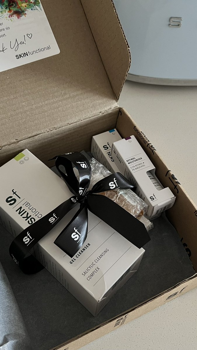 nomfleeki's tweet image. @SkinFunctional I love you guys so much 🥰