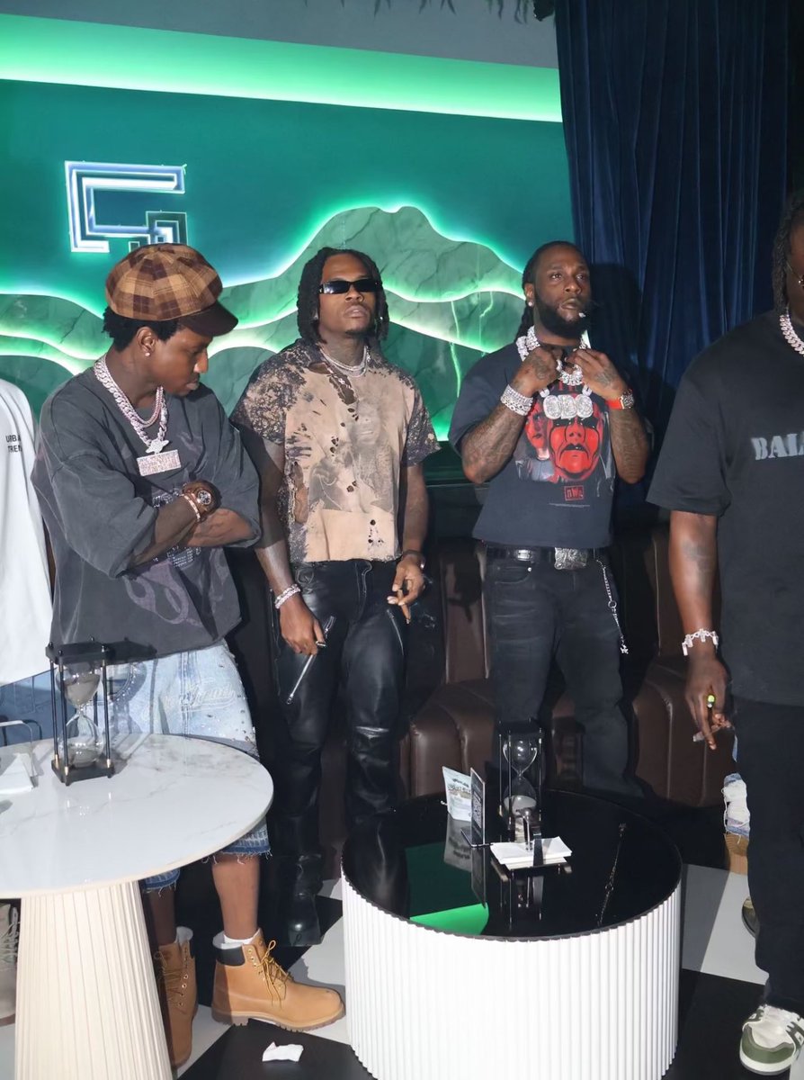 AfricaFactsZone's tweet image. Burna Boy has been featured on Gunna's album, The Last Wun.
He was also featured on Hollywood movie soundtrack, F1 The Album
2024: Coldplay, 21 Savage & Metro Boomin and Usher's albums
2023: Diddy's The Love Album
2022: Black Panther: Wakanda Forever Soundtrack
2021: Justin…