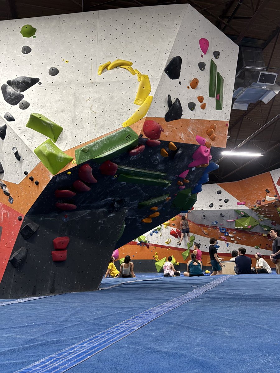 simplyybs's tweet photo. Climbing, friendship, love, and sweet treats https://t.co/1QJ4VT3sMF