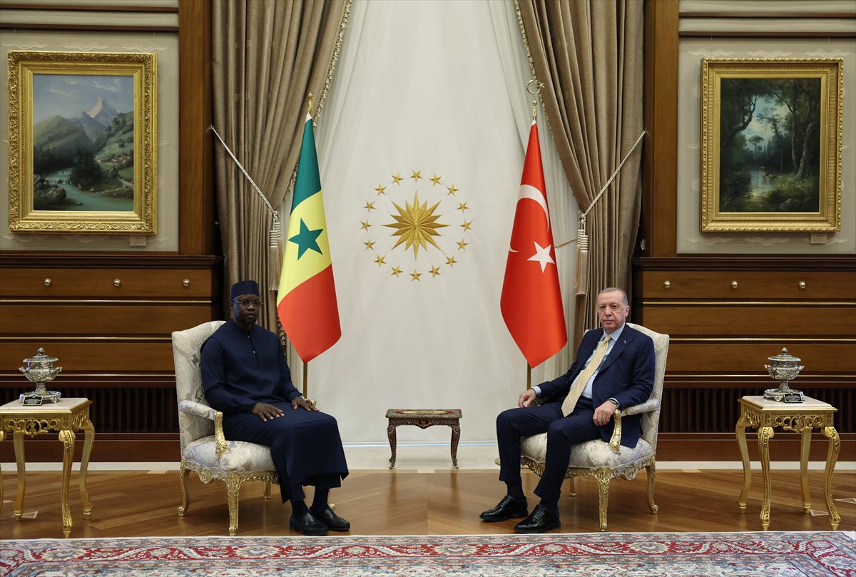 🇹🇷 Mavi Vatan (@patrie_bleue) on Twitter photo 🇹🇷🇸🇳 Başkan Recep Tayyip Erdoğan, Senegal Başbakanı Ousmane Sonko ile görüştü.
🇹🇷🇸🇳 Le président Recep Tayyip Erdoğan a rencontré le Premier ministre sénégalais Ousmane Sonko.
📍Cumhurbaşkanlığı <a href="/RTErdogan/">Recep Tayyip Erdoğan</a> & <a href="/SonkoOfficiel/">Ousmane Sonko</a> 🇹🇷🇸🇳 Başkan Recep Tayyip Erdoğan, Senegal Başbakanı Ousmane Sonko ile görüştü.
🇹🇷🇸🇳 Le président Recep Tayyip Erdoğan a rencontré le Premier ministre sénégalais Ousmane Sonko.
📍Cumhurbaşkanlığı <a href="/RTErdogan/">Recep Tayyip Erdoğan</a> & <a href="/SonkoOfficiel/">Ousmane Sonko</a>