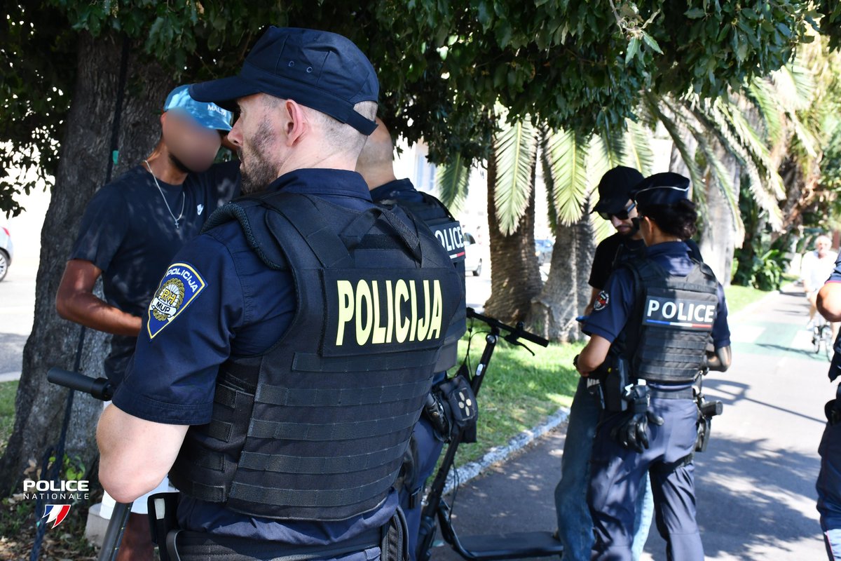 #Protéger I La #PoliceNationale patrouille chaque jour en ville pour votre sécurité.
Durant toute la période estivale, des policiers européens, notamment croates 🇭🇷et italiens🇮🇹,viennent en renfort dans le cadre d'une #CoopérationInternationale 🇪🇺.