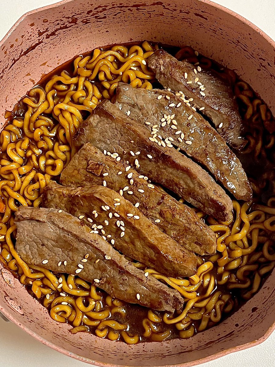 소고기랑 짜파게티 조합 어케 참아!!💢🤎