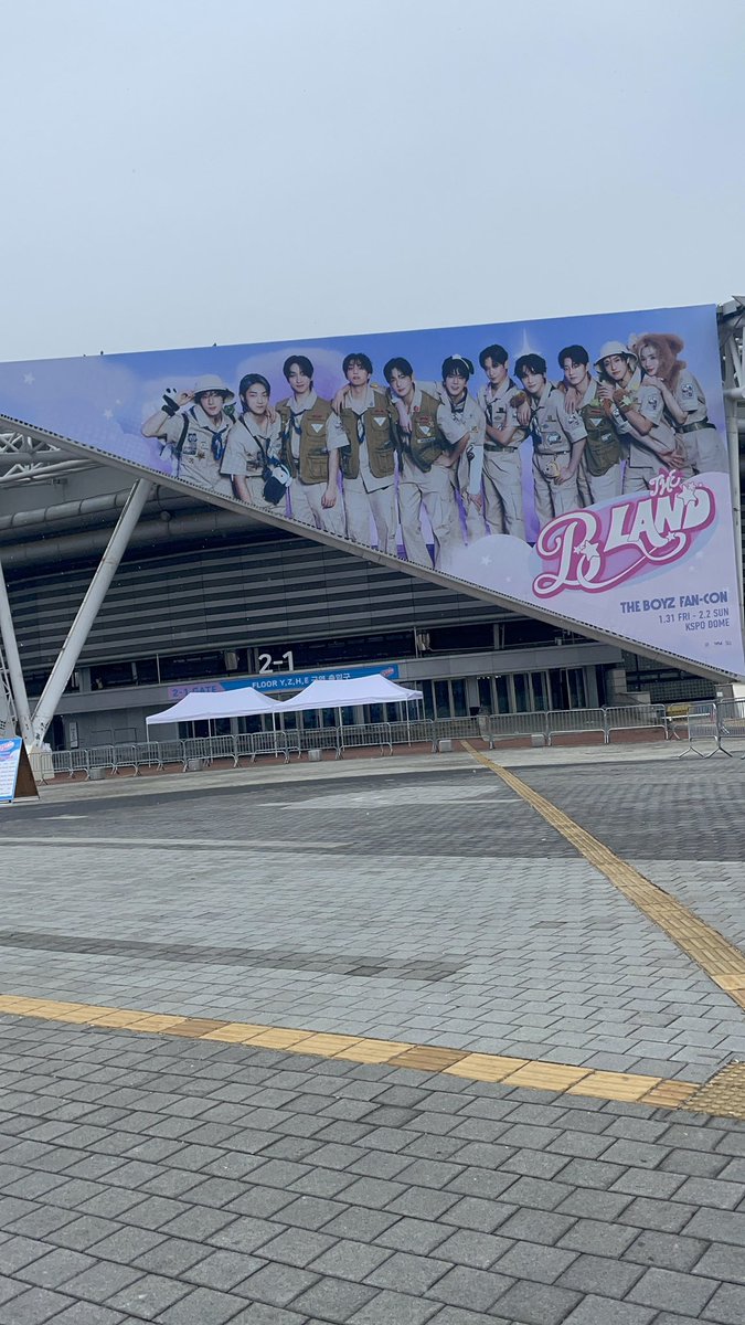 8/9 중콘때 저랑 동행하면서 엠디도 사고 밥도 먹고 덥얘도 하면서 나눔받을 분 안계세요…? ㅠㅠ 젭발루 ㅠㅠㅠㅠ 저 사람 안물어요!! 맘찍하면 먼저 다가갈게요!! 바로 달려갑니다🩷고딩부터 구해요 #더보이즈 #중콘 #중콘 #더블레이즈 #동행 #더비