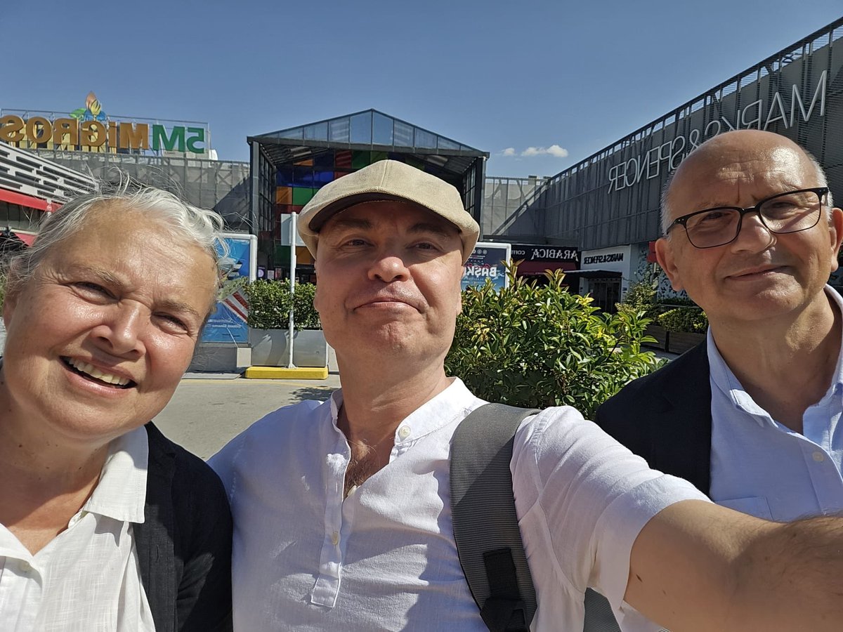 YÖK daveti üzerine gittiğimiz Boğaziçi Üniversitesi Rektörlük aday görüşmeleri tamamlandı. Dilimiz döndüğünce derdimizi anlattık. Tabii ki atanmayacağım ama adaylık görevim tamam. Nitelikli kamu üniversitesi hedefinden vazgeçmeyen meslektaşlarıma selamlar.