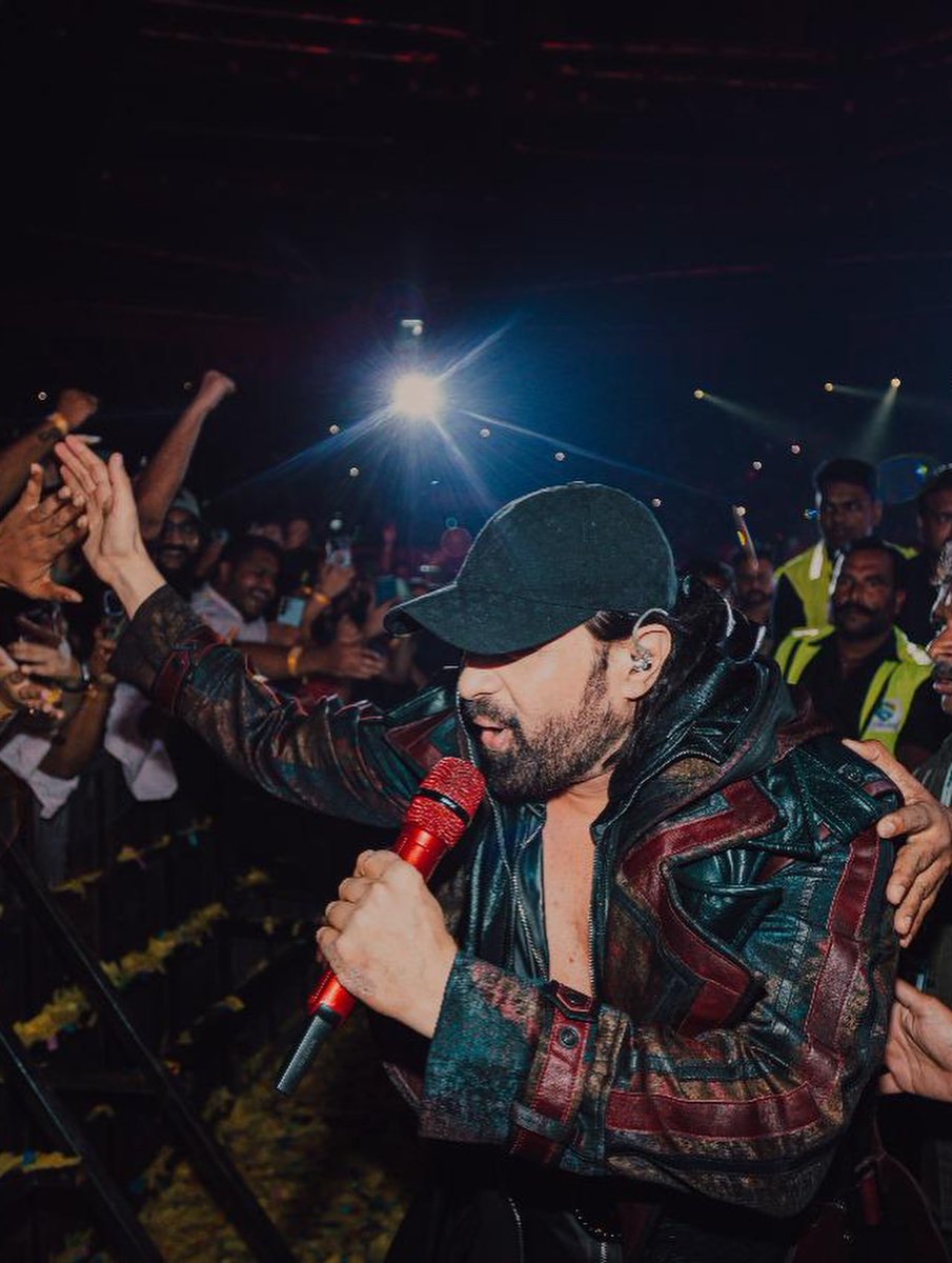 Himesh Reshammiya has the world in a suroor! He is the only Indian singer on Bloomberg's Global Pop Rankings!

#IIFA