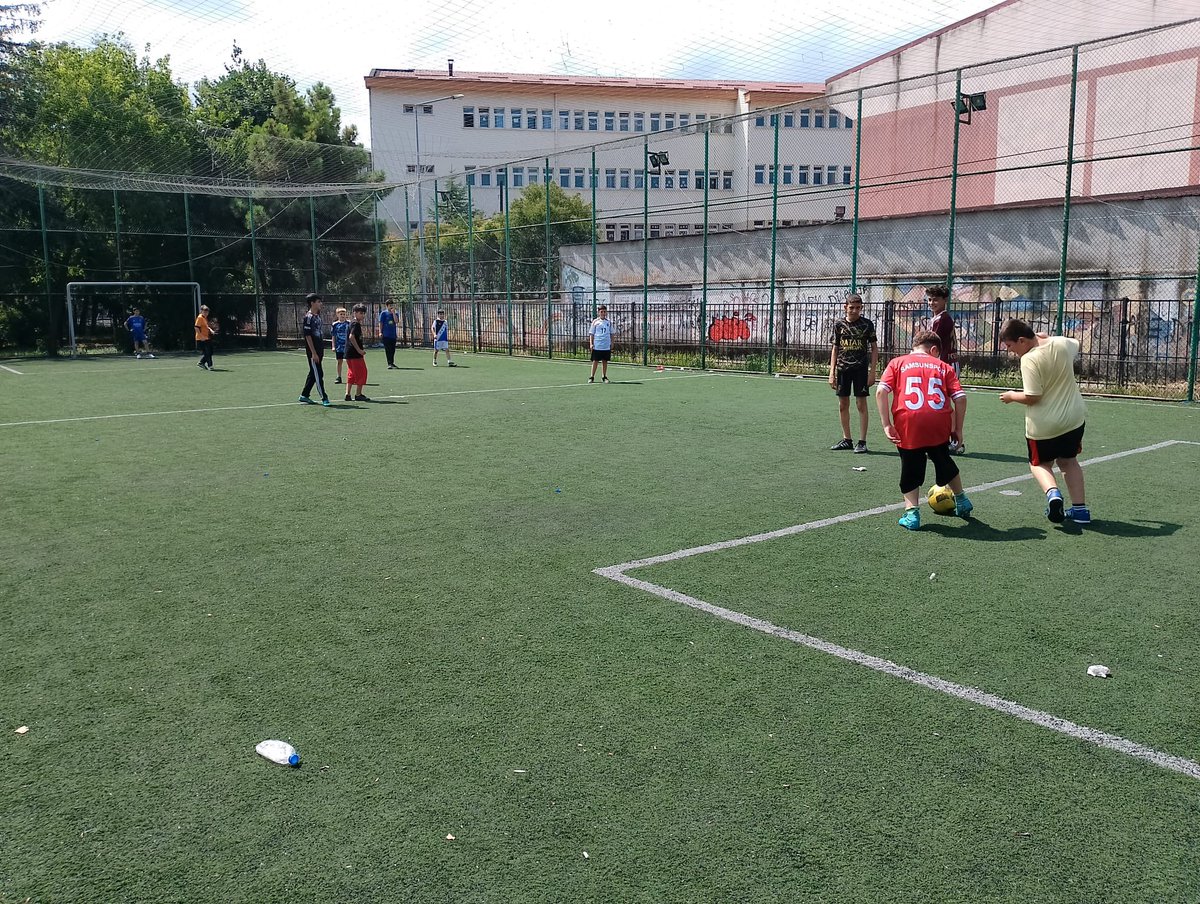 ⚽️ Saha Onların, Enerji Zirvede!
Ünye Gençlik Merkezi Yaz Kur’an Kursu öğrencilerimiz, halı saha maçında buluştu! 🕌✨
Hem eğlendiler, hem ter attılar, hem de takım ruhunu doyasıya yaşadılar.
Birlikte geçirdiğimiz bu keyifli anlar, yazın en güzel hatıralarından biri oldu. ☀️🌿