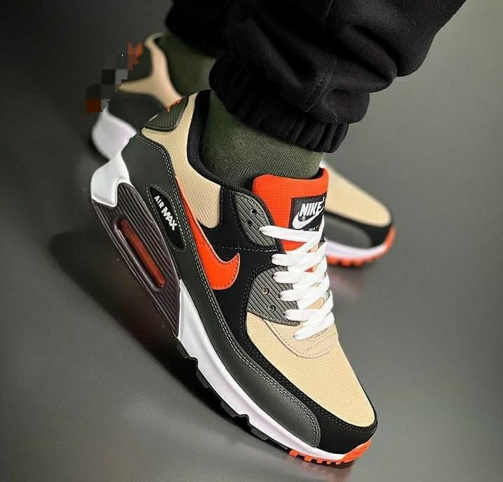 AIR MAX 🔥
SIZE: 40,41,42,43 &amp; 44
PRICE:75K 
CONTACT: 0772898636