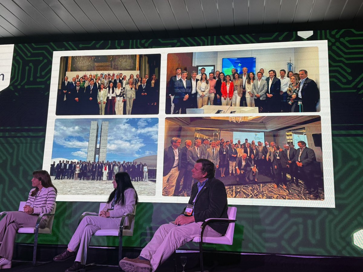 escucho a <a href="/AngieNaveyra/">Angeles Naveyra</a> presentando el trabajo de <a href="/Barbechando/">BARBECHANDO 🇦🇷</a> en el congreso anual de <a href="/aapresid/">Aapresid</a>.
es impresionante el laburo que hacen con los pocos recursos que cuentan, un trabajo hormiga mirando como norte la bancada agro de Brasil.
es difícil, pero no imposible.