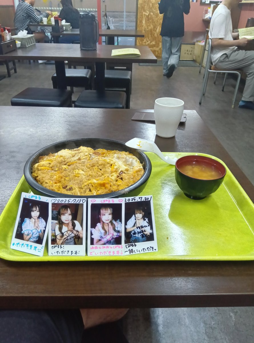 はい、今日はカツ丼でした！これ、ご飯が550グラムで大きなトンカツが2枚使ってあらます。お値段1250円！w