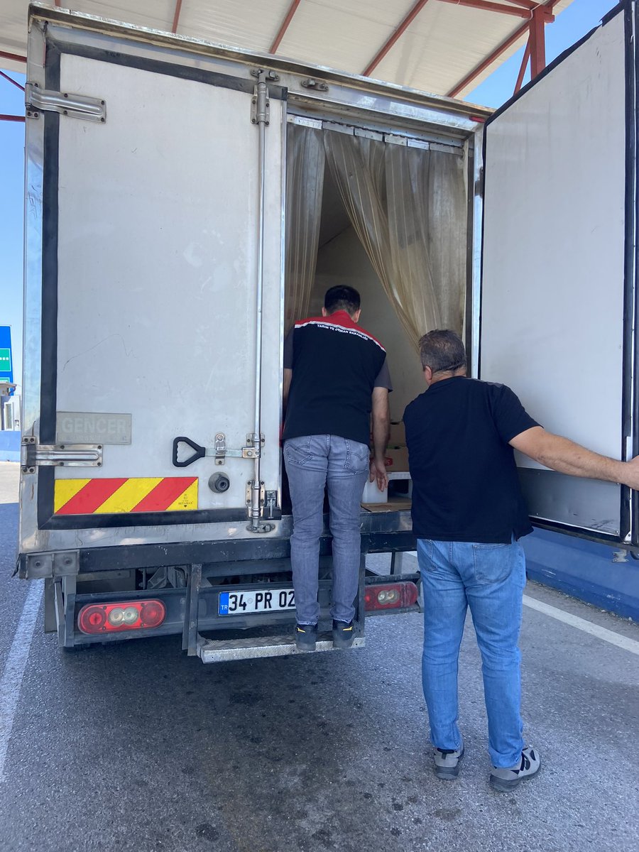 Kemalpaşa İlçe Tarım ve Orman Müdürlüğü (@kemalpasatarim) on Twitter photo 🚧 Sağlıklı Hayvan, Sağlıklı Toplum!
⛔️ İlçe Müdürlüğümüz Veteriner Hekimleri yol kontrollerine devam ediyor.
<a href="/TCTarim/">T.C. Tarım ve Orman Bakanlığı</a>
<a href="/ibrahimyumakli/">İbrahim Yumaklı</a>
<a href="/MstafaSahin44/">Mustafa ŞAHİN</a> 🚧 Sağlıklı Hayvan, Sağlıklı Toplum!
⛔️ İlçe Müdürlüğümüz Veteriner Hekimleri yol kontrollerine devam ediyor.
<a href="/TCTarim/">T.C. Tarım ve Orman Bakanlığı</a>
<a href="/ibrahimyumakli/">İbrahim Yumaklı</a>
<a href="/MstafaSahin44/">Mustafa ŞAHİN</a>