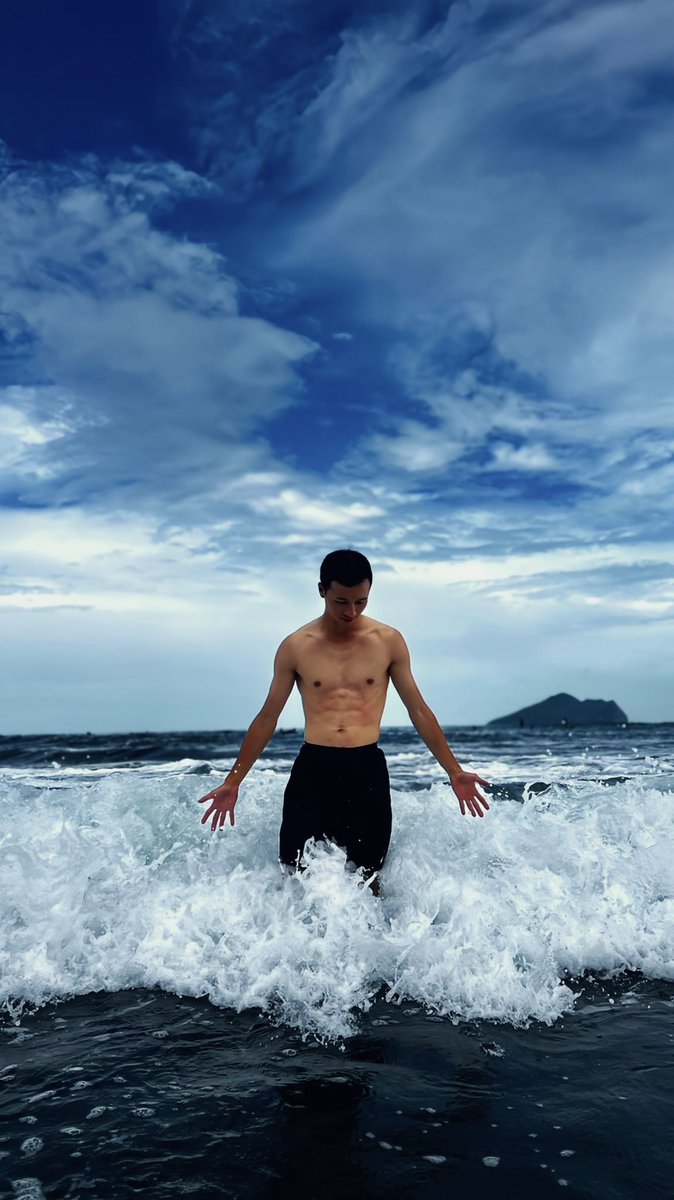 Y_PS2926's tweet photo. Surfing is the best cure for a blue mood 🌊 https://t.co/nrakKJREuZ